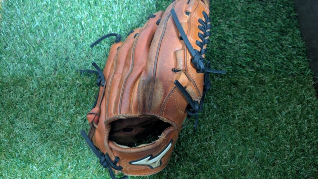 ミズノ　グローバルエリート　軟式内野手用グラブ　タータンウェブ